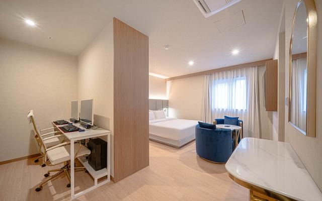 room detail thumbnail 0
