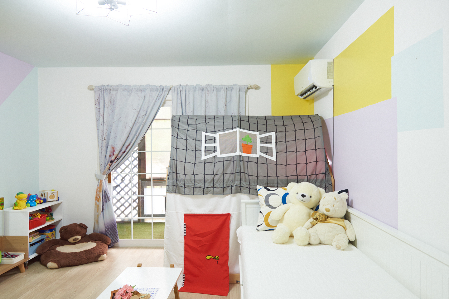 room detail thumbnail 2