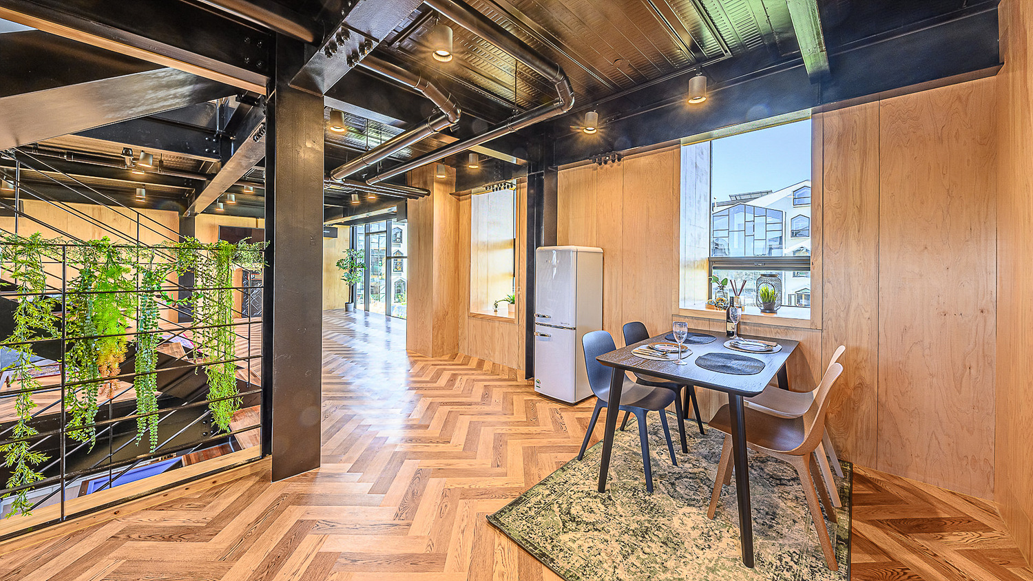 room detail thumbnail 2