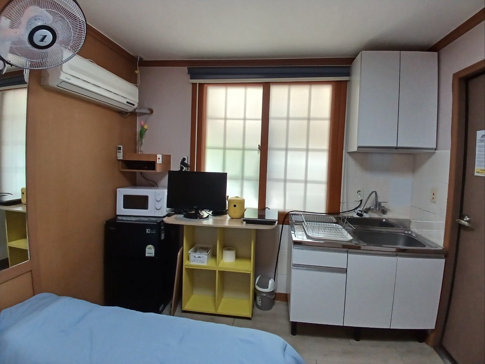 room detail thumbnail 2