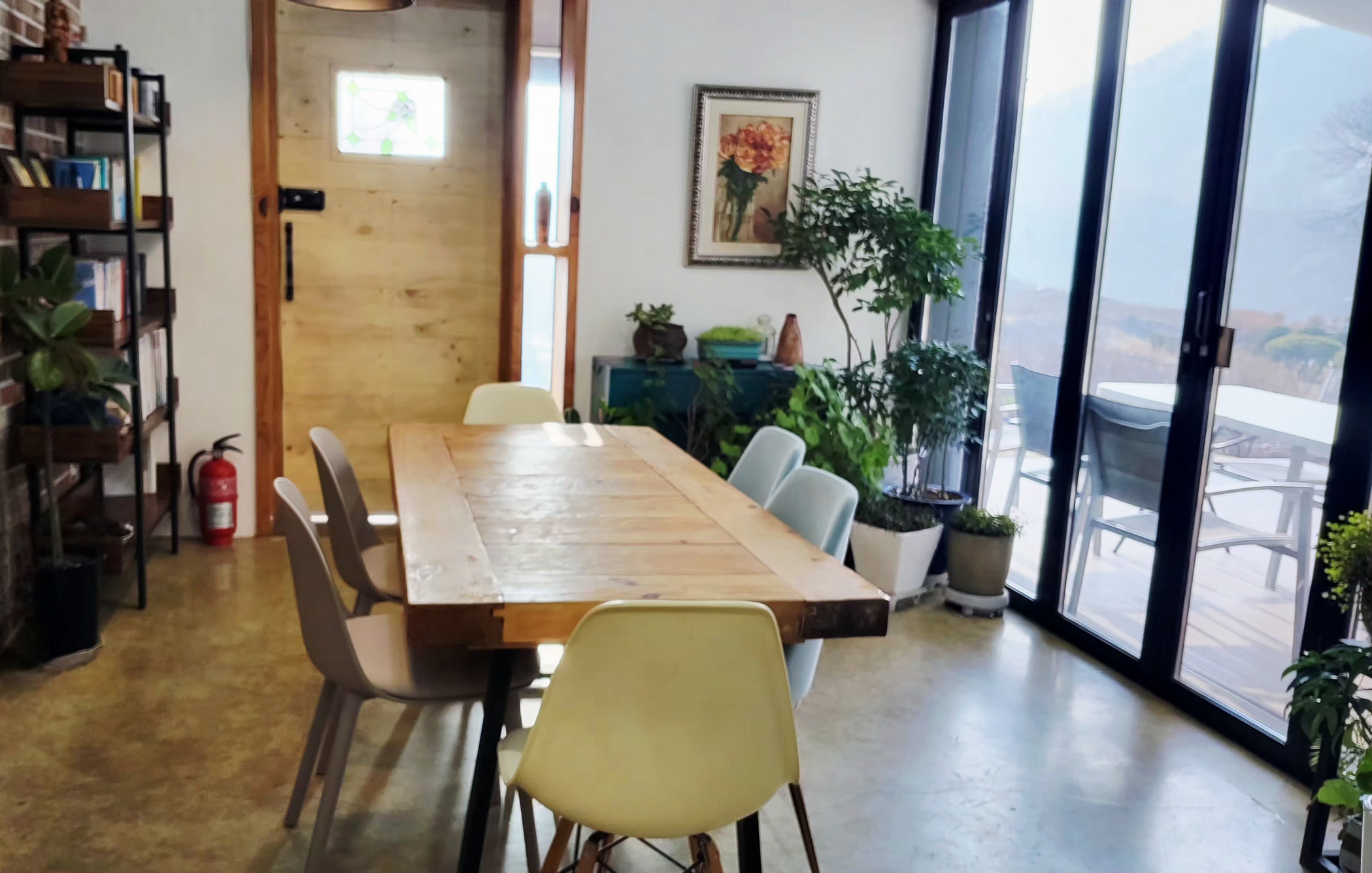 room detail thumbnail 1