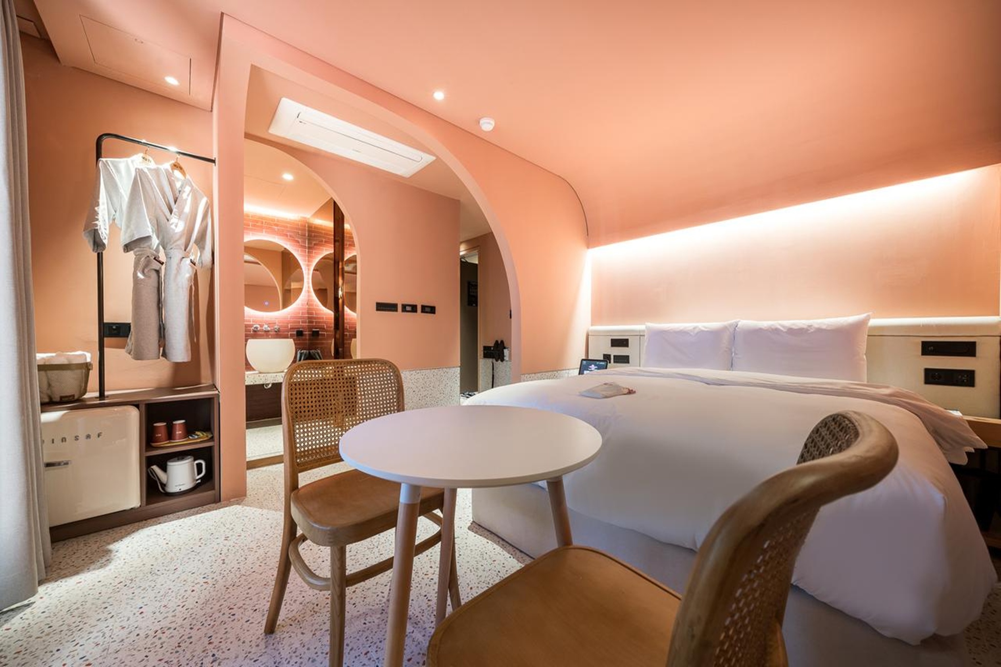 room detail thumbnail 2