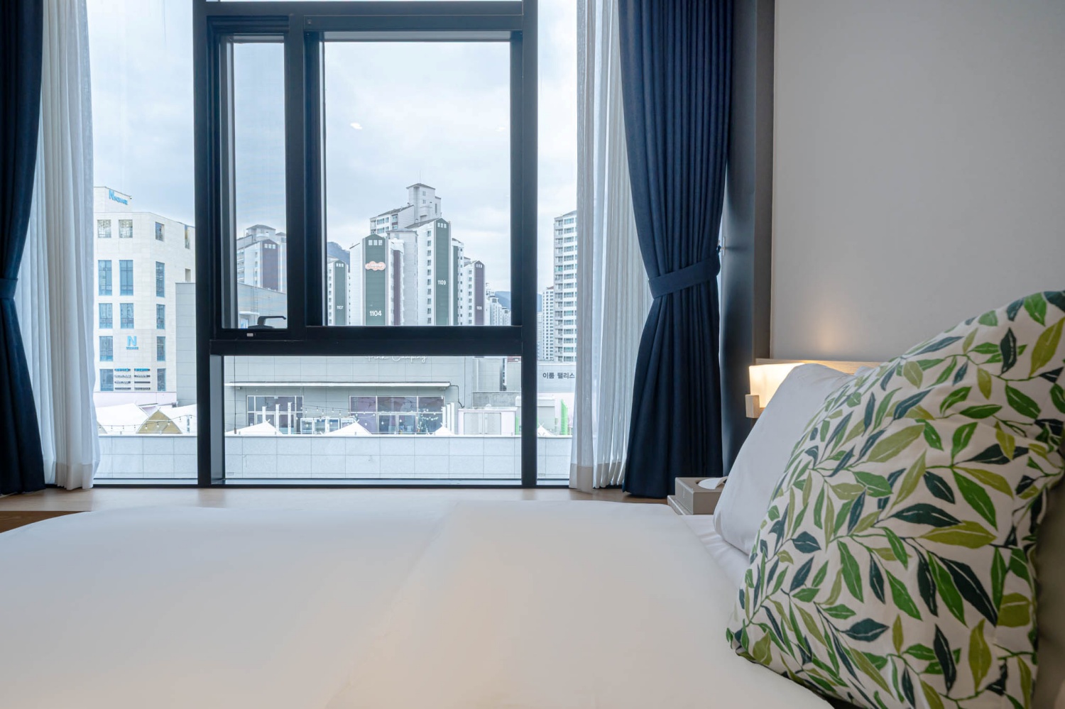 room detail thumbnail 2