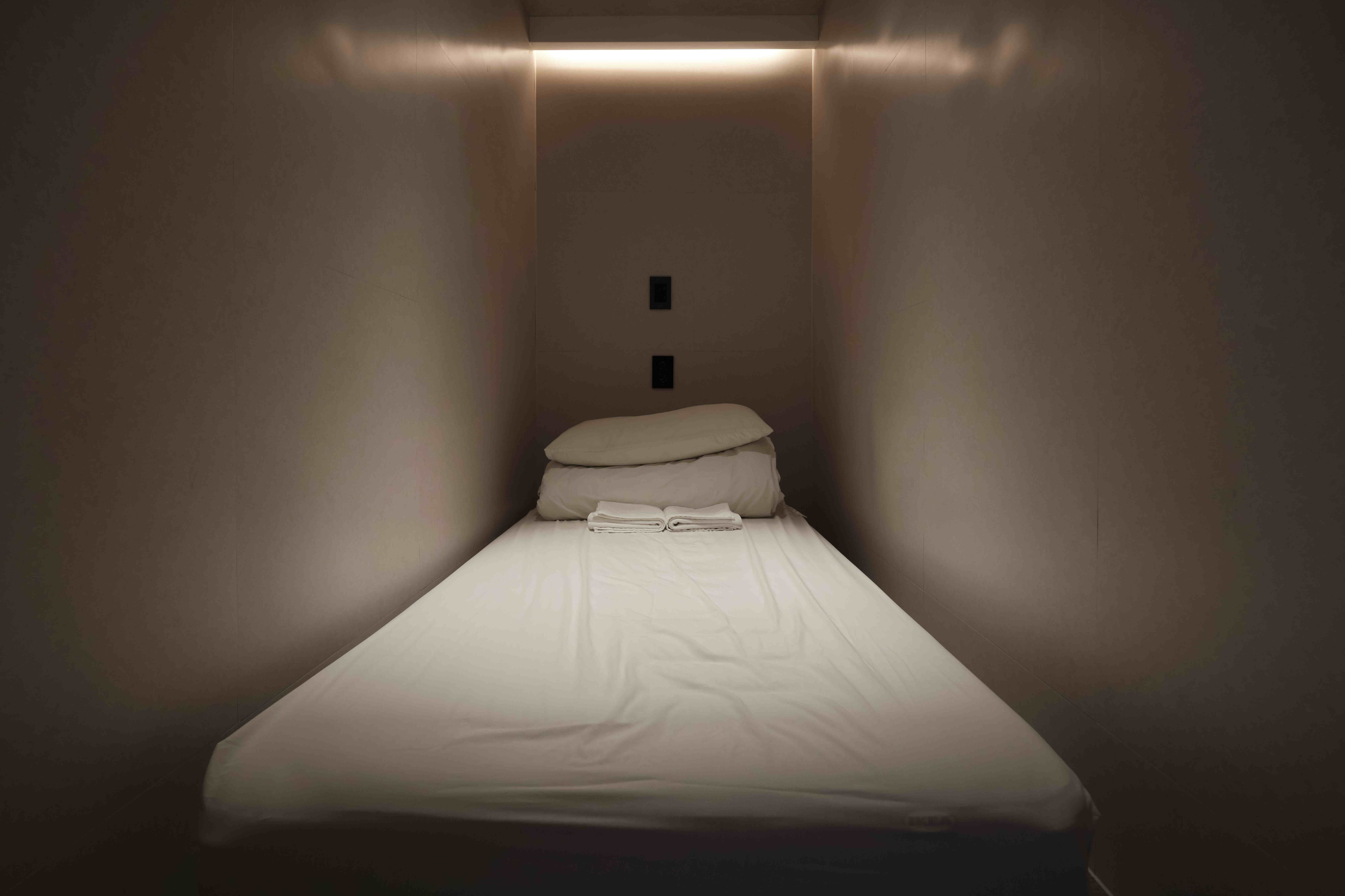 남성 4인 캡슐(조식미포함)