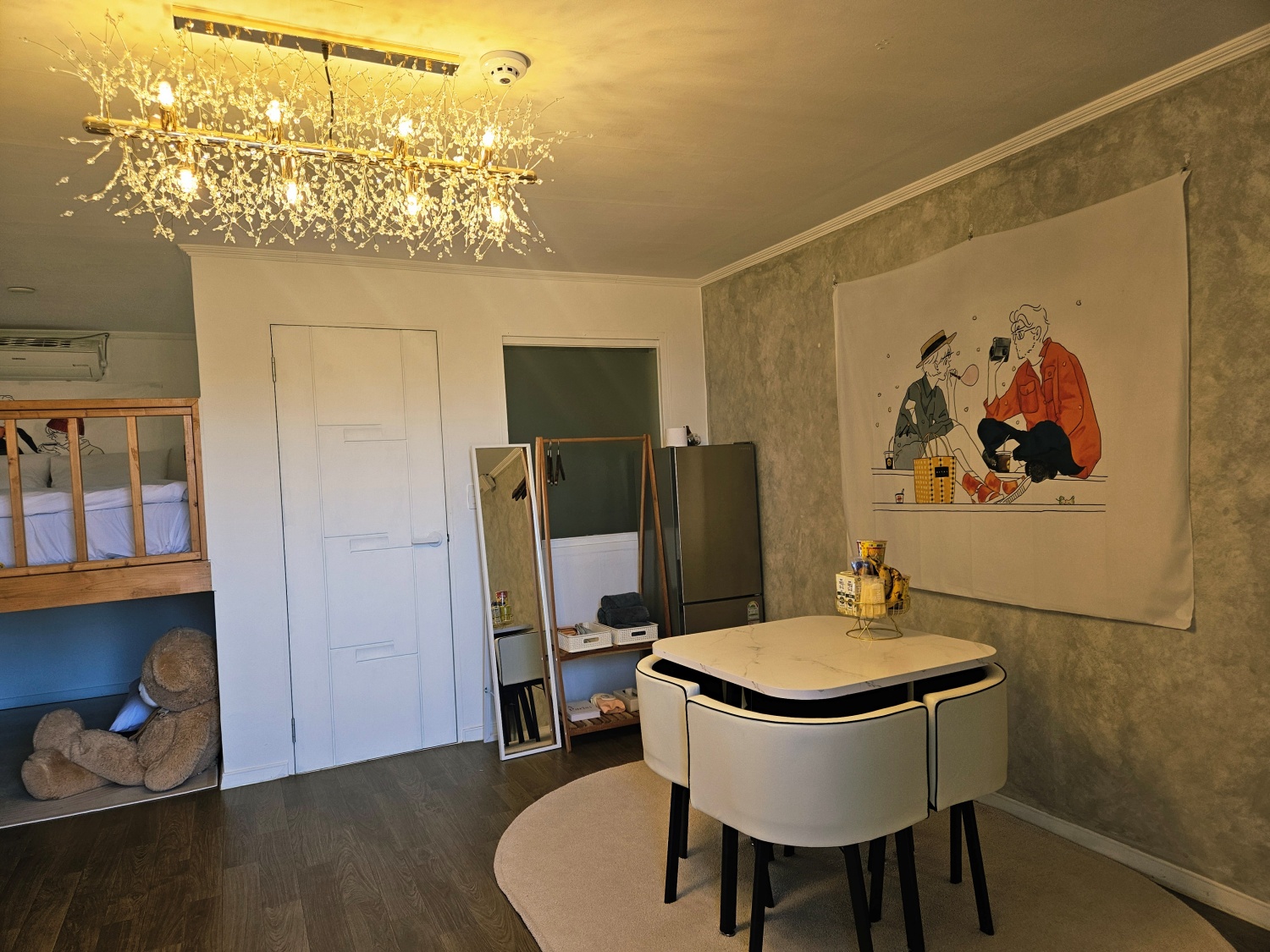 room detail thumbnail 0