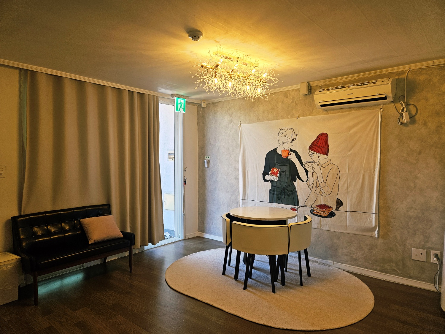 room detail thumbnail 1