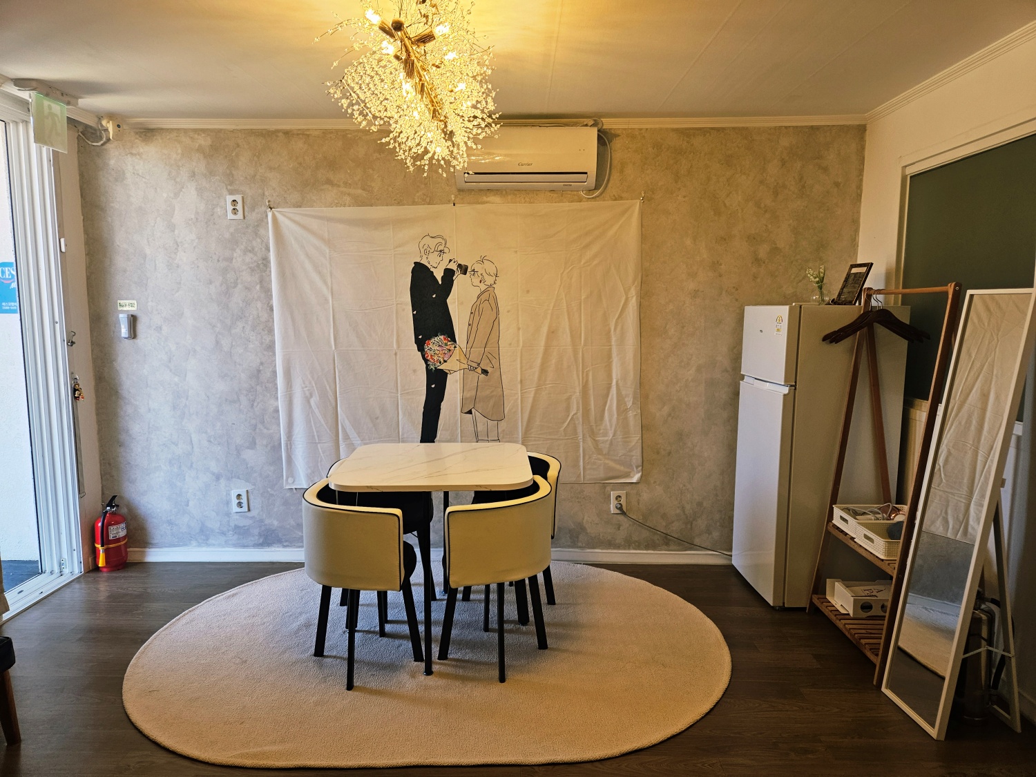 room detail thumbnail 2