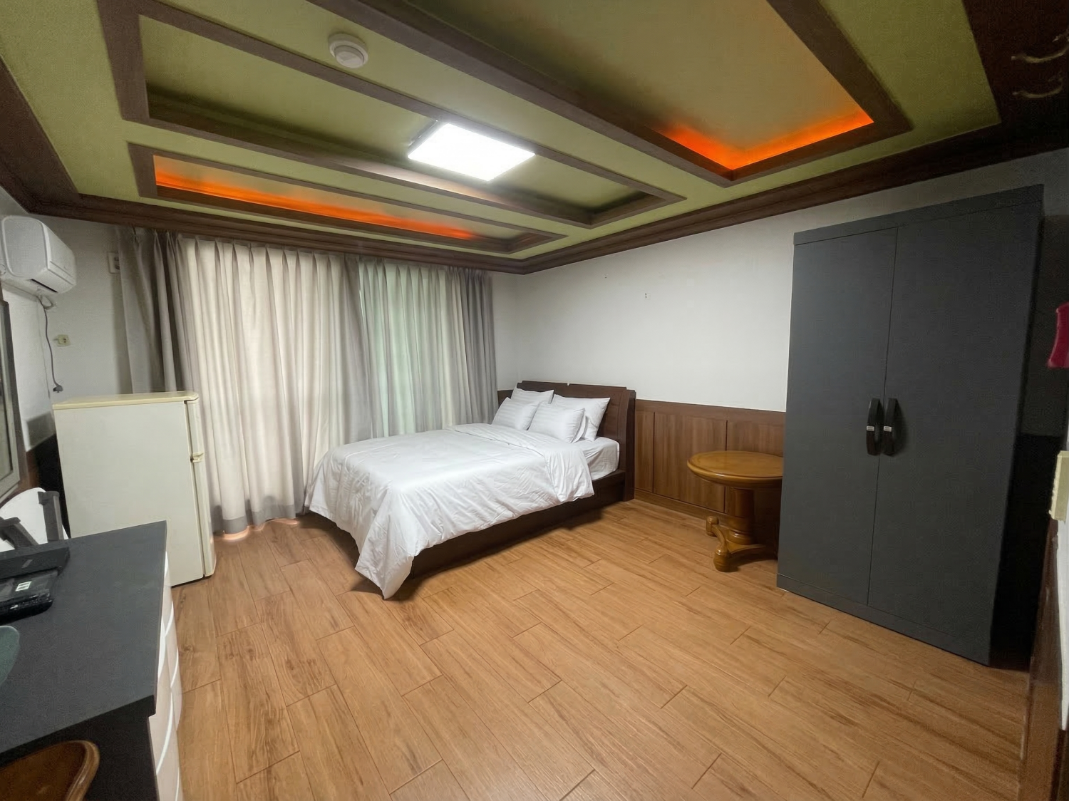 room detail thumbnail 0