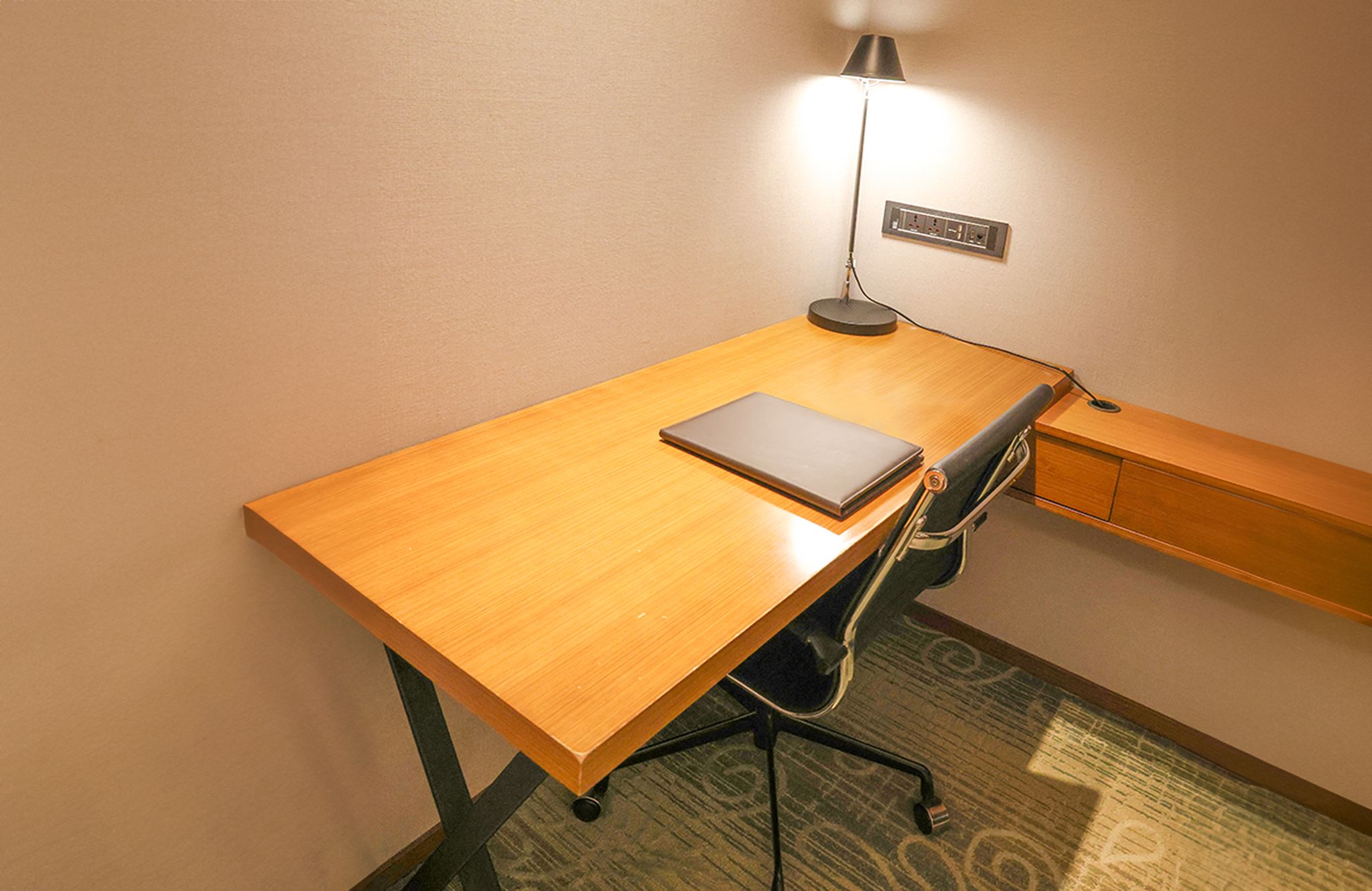 room detail thumbnail 2