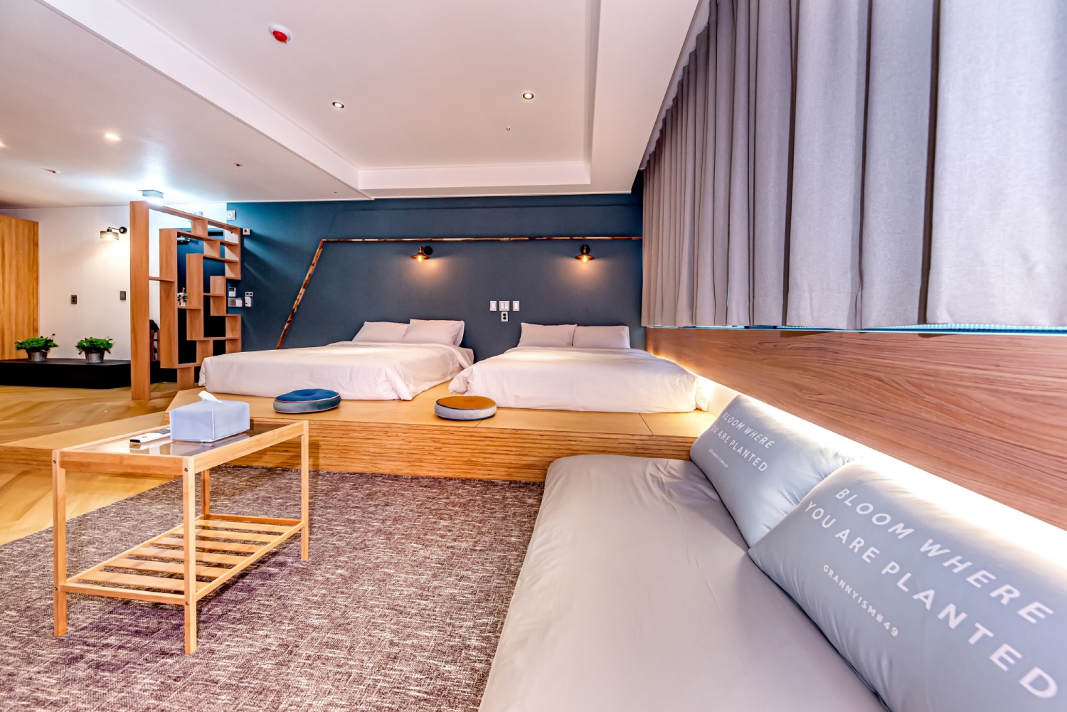 room detail thumbnail 1