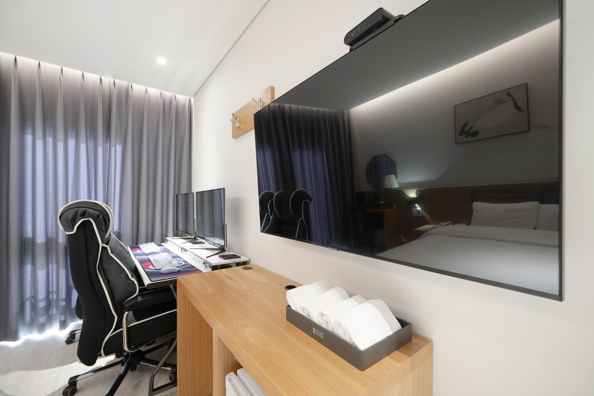 room detail thumbnail 2