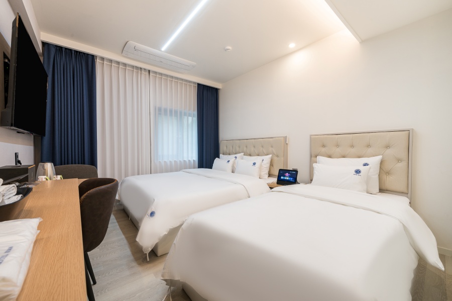 비지니스 트윈 더블 - 더블+싱글(더블+싱글,65인치 스마트 TV+넷플릭스 무료시청+무료조식)