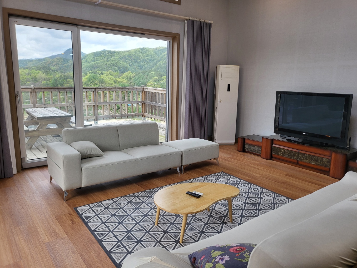 room detail thumbnail 0