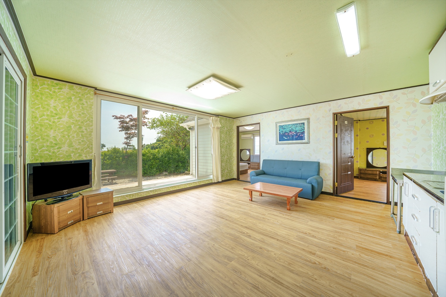 room detail thumbnail 0