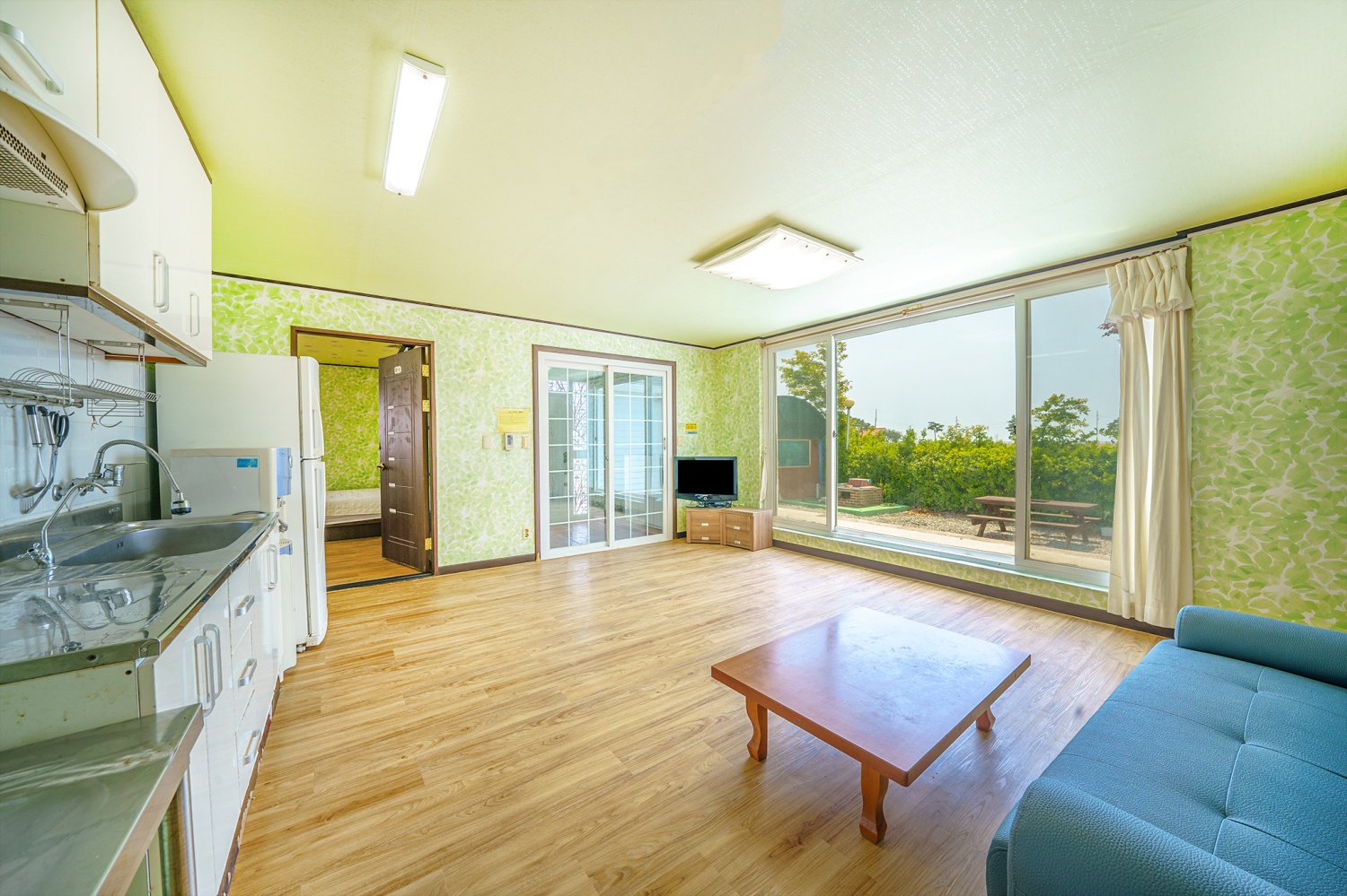 room detail thumbnail 1