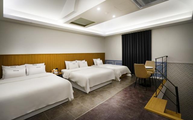 군산 아트 드라이브인 호텔