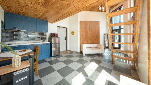 room detail thumbnail 1