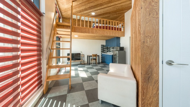 room detail thumbnail 2