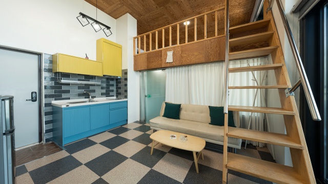 room detail thumbnail 2