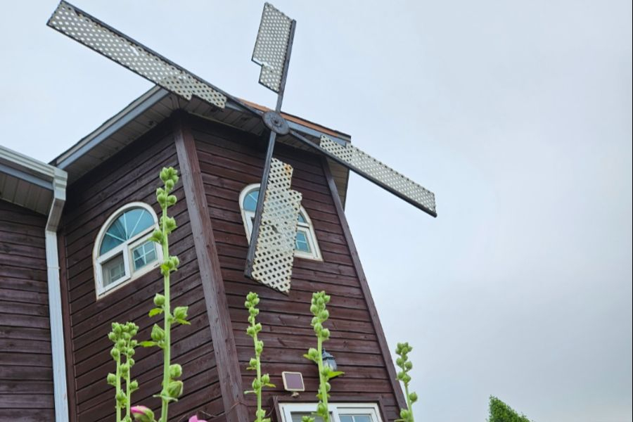 room detail thumbnail 2