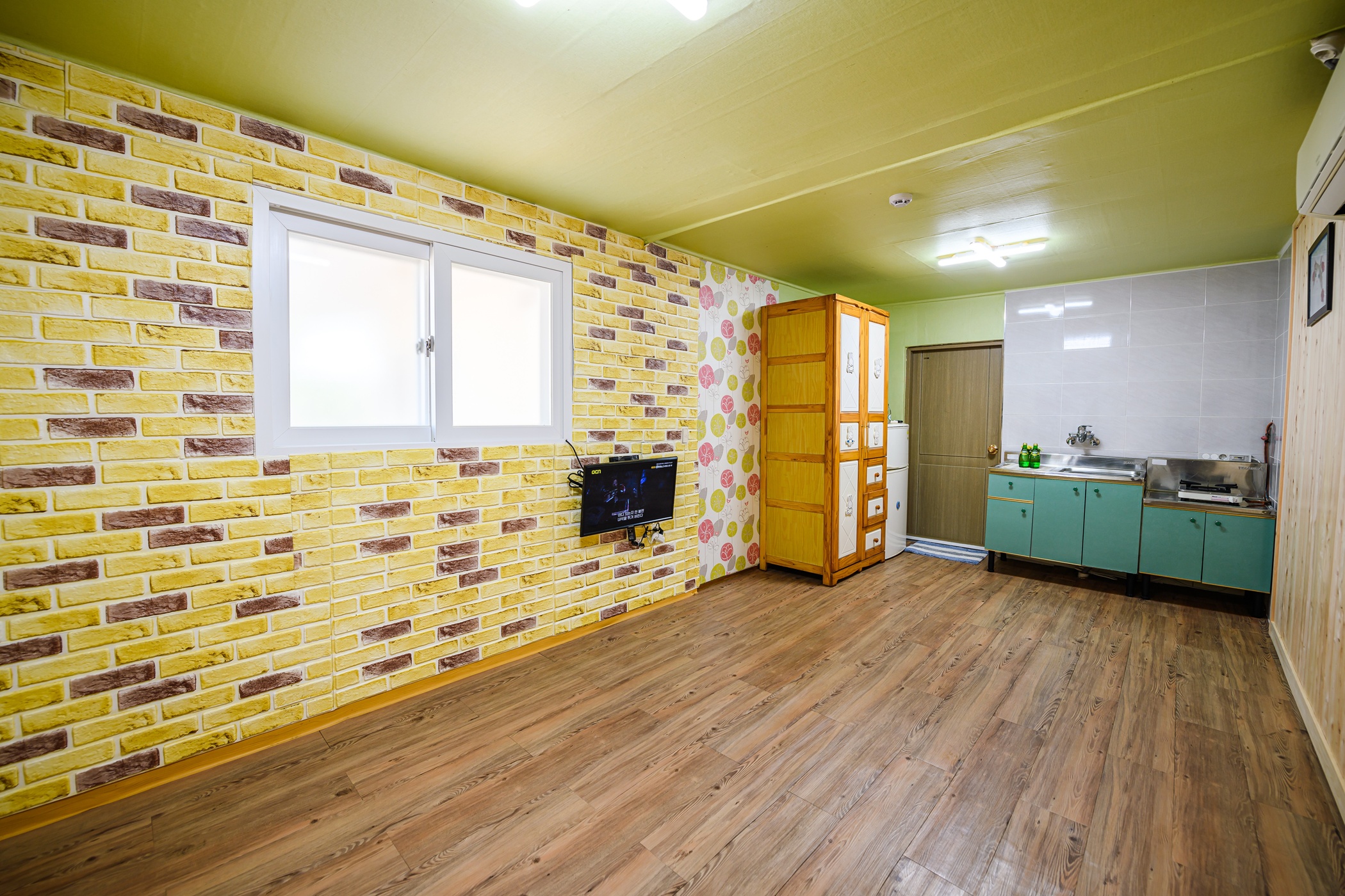 room detail thumbnail 1