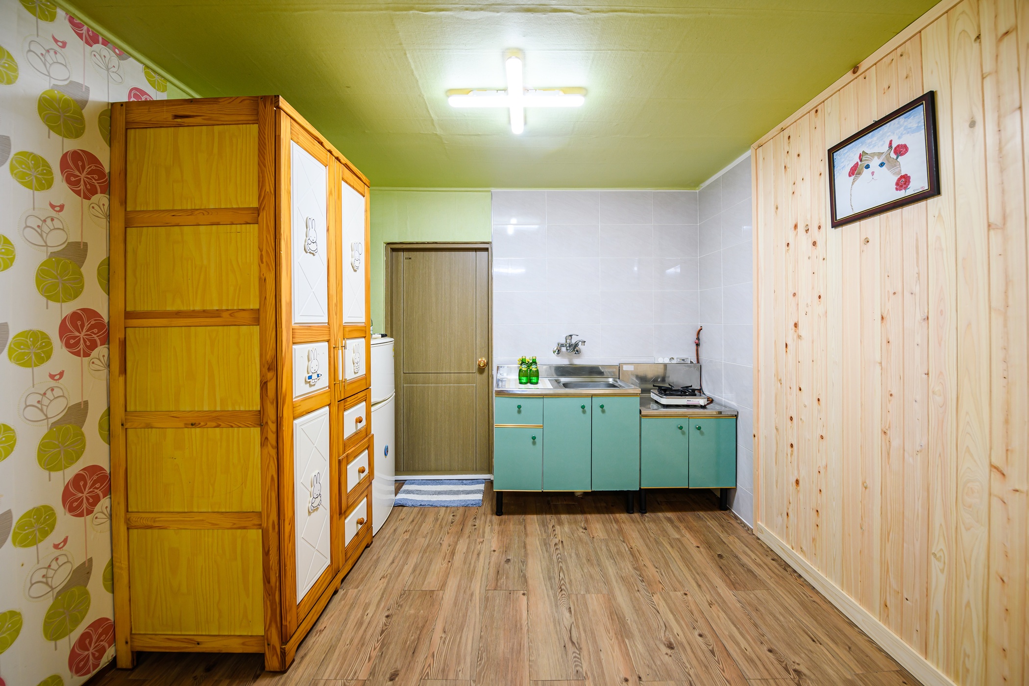 room detail thumbnail 2