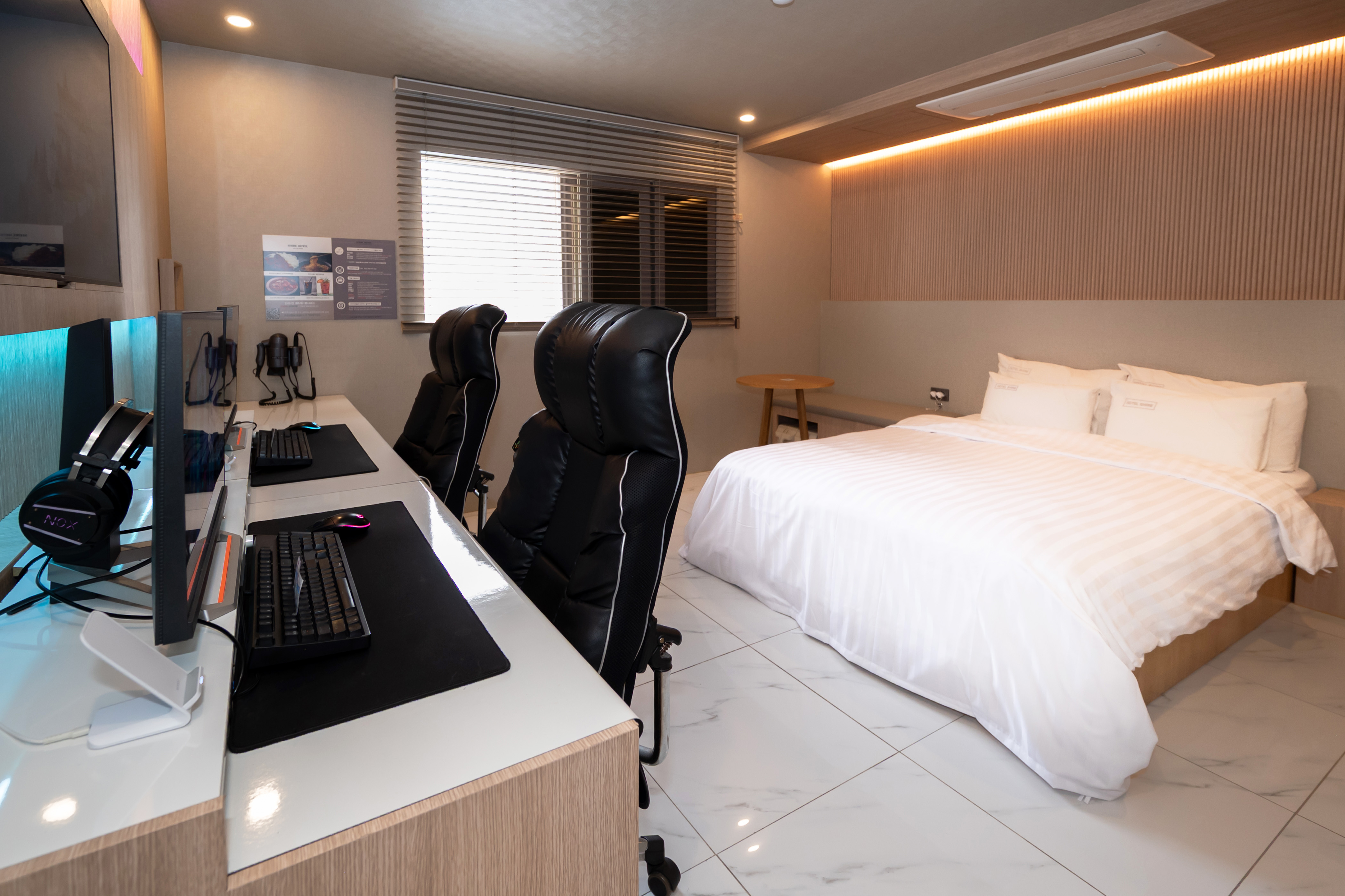 room detail thumbnail 1