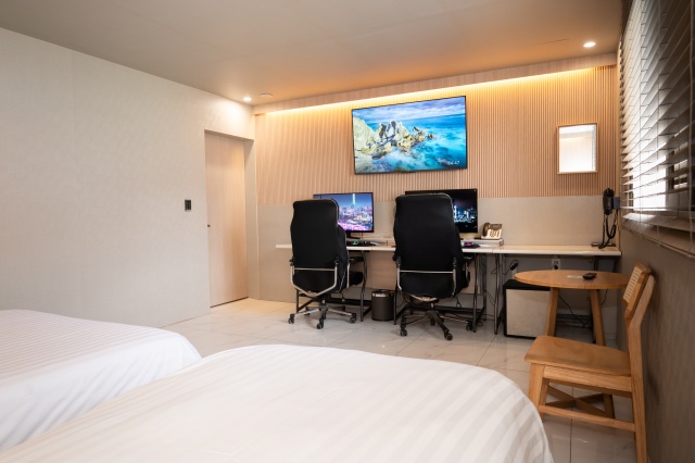 room detail thumbnail 2