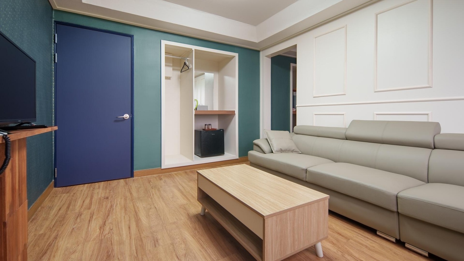 room detail thumbnail 2