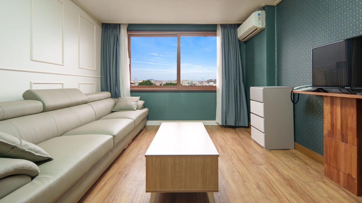 room detail thumbnail 1