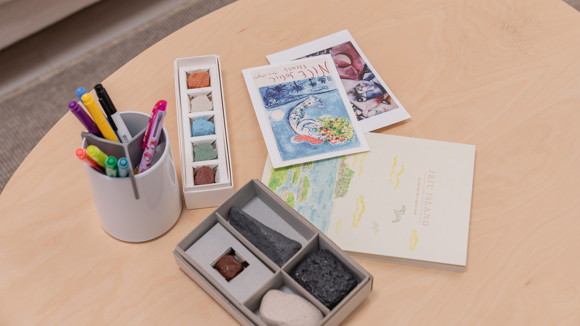 room detail thumbnail 2