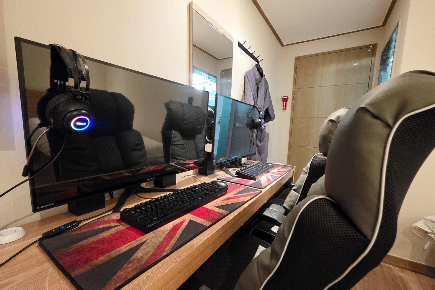 room detail thumbnail 1