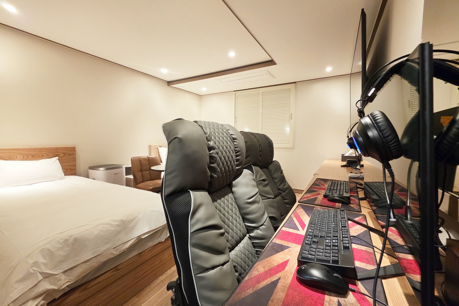 room detail thumbnail 0