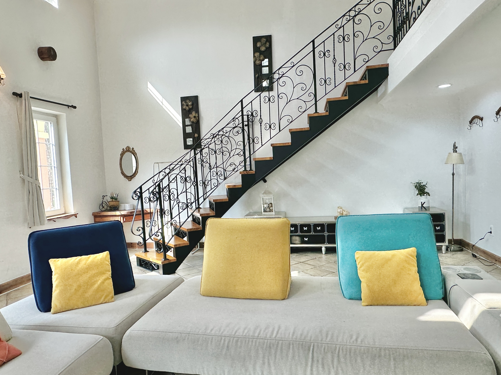 room detail thumbnail 2