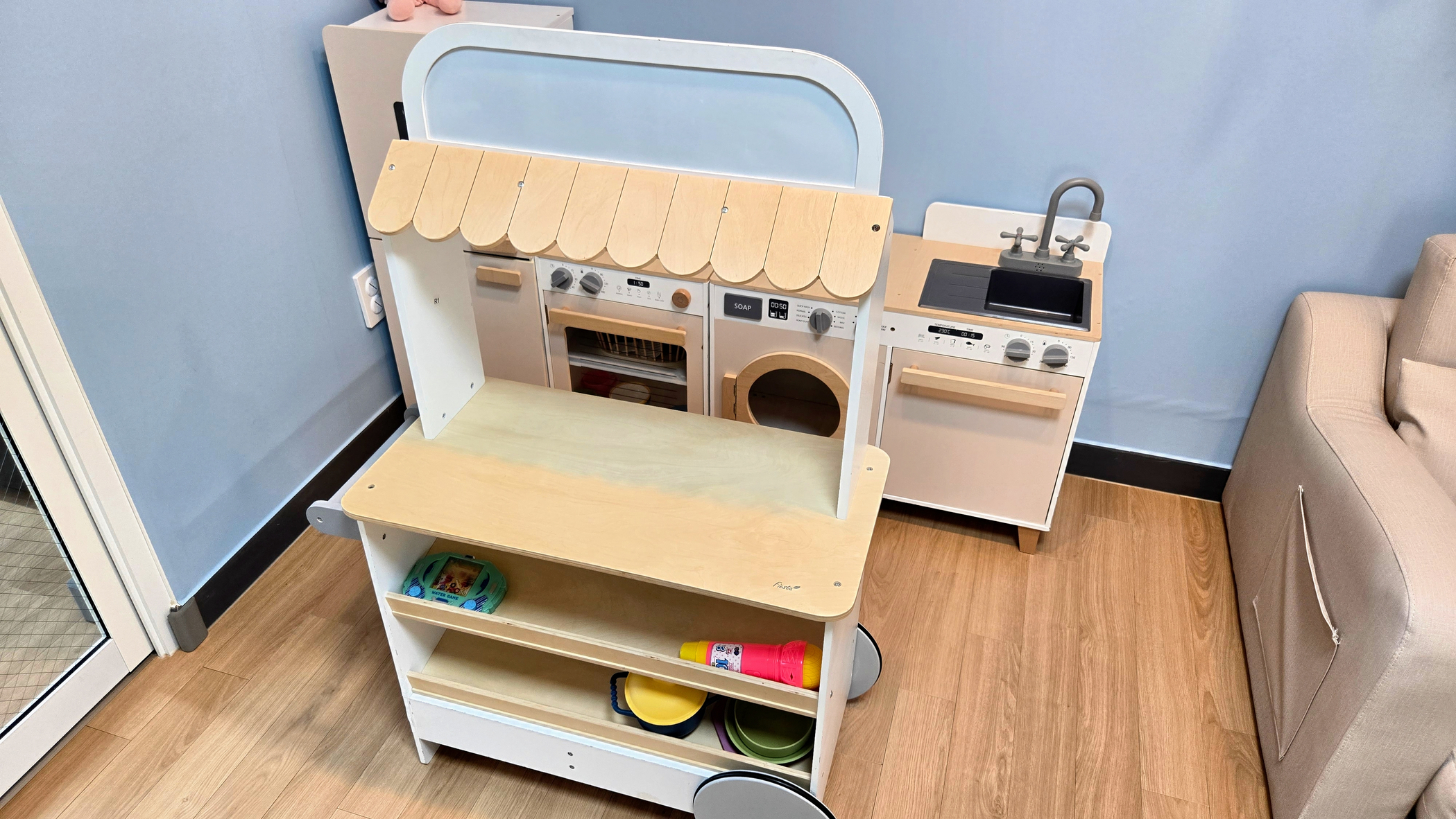 room detail thumbnail 2