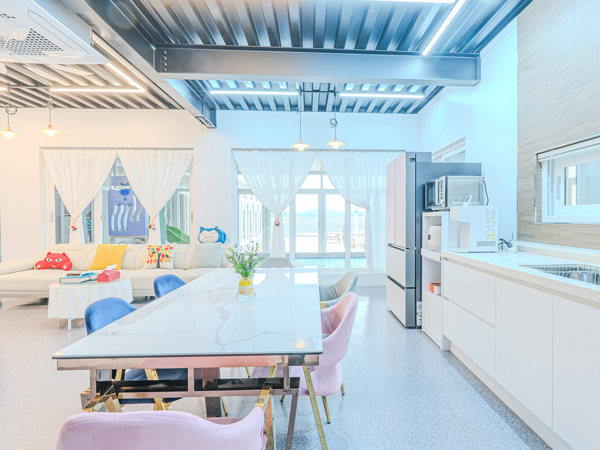 room detail thumbnail 2