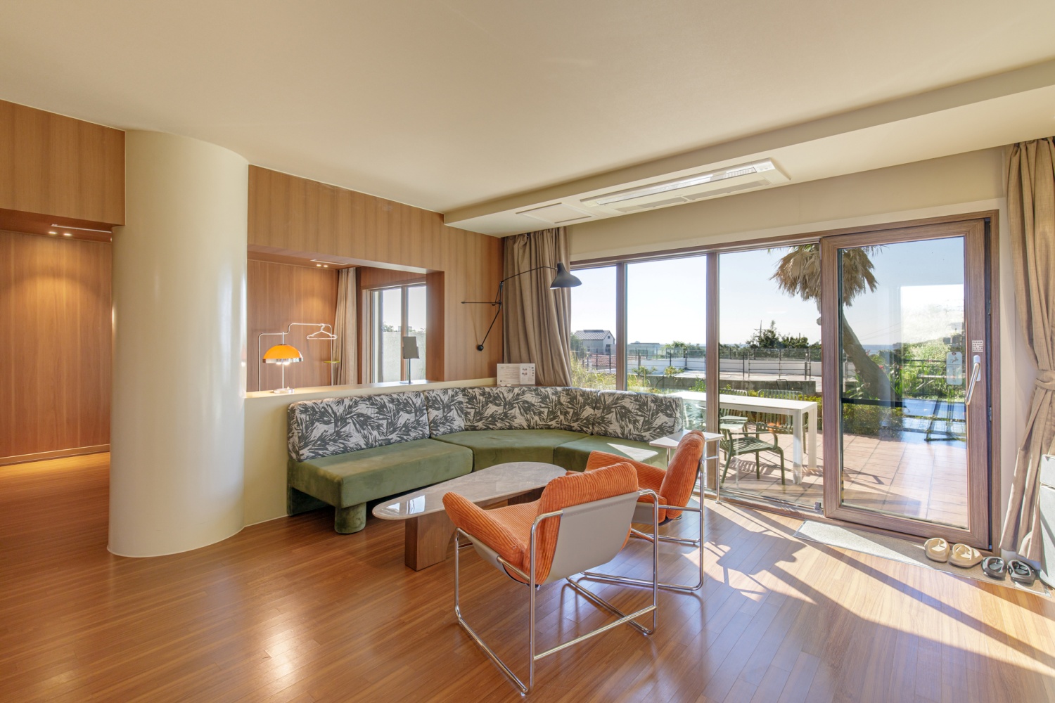 room detail thumbnail 2