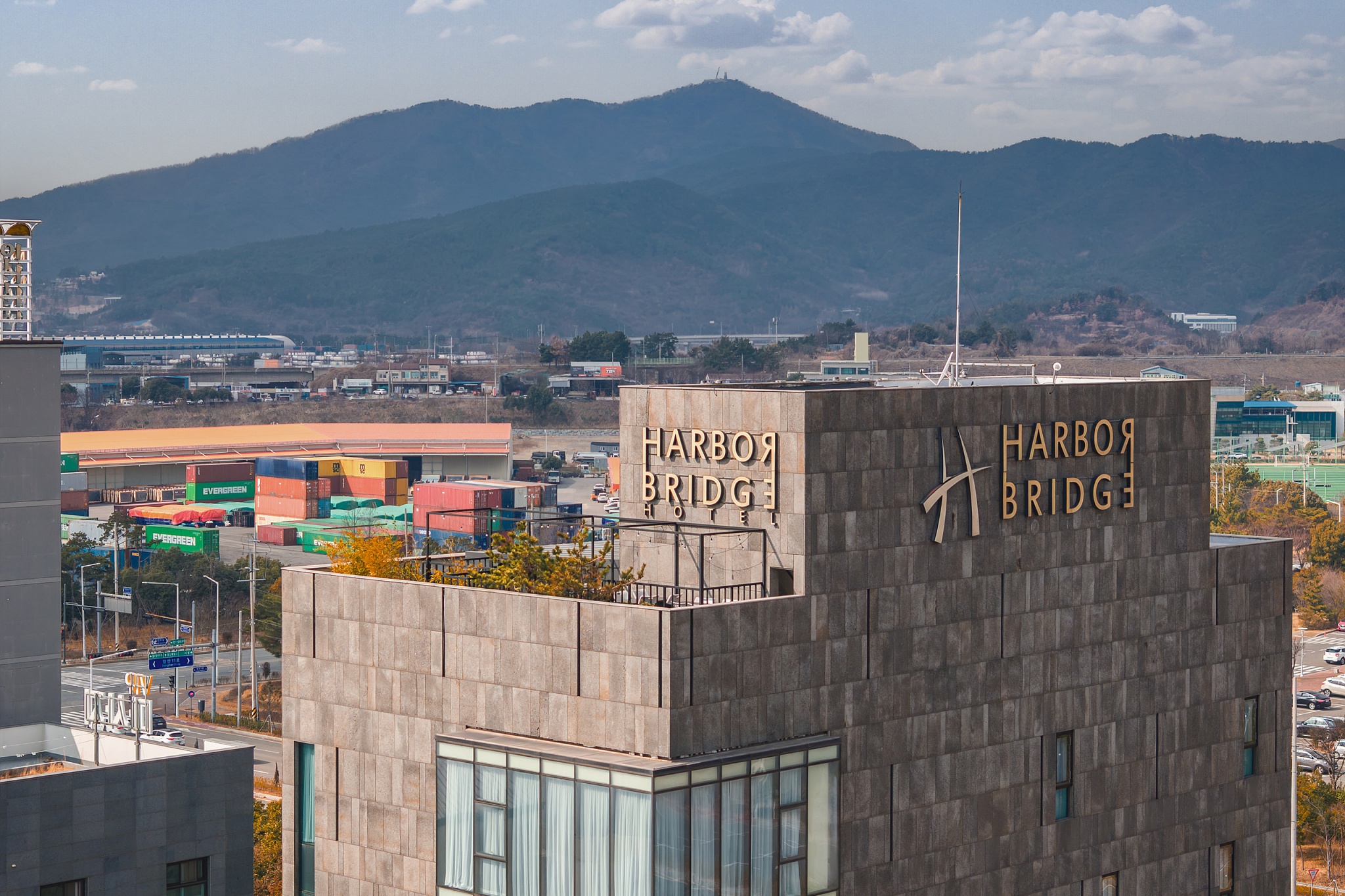 https://yaimg.yanolja.com/v5/2026/03/24/06/69c235f1812d64.85863065.jpg