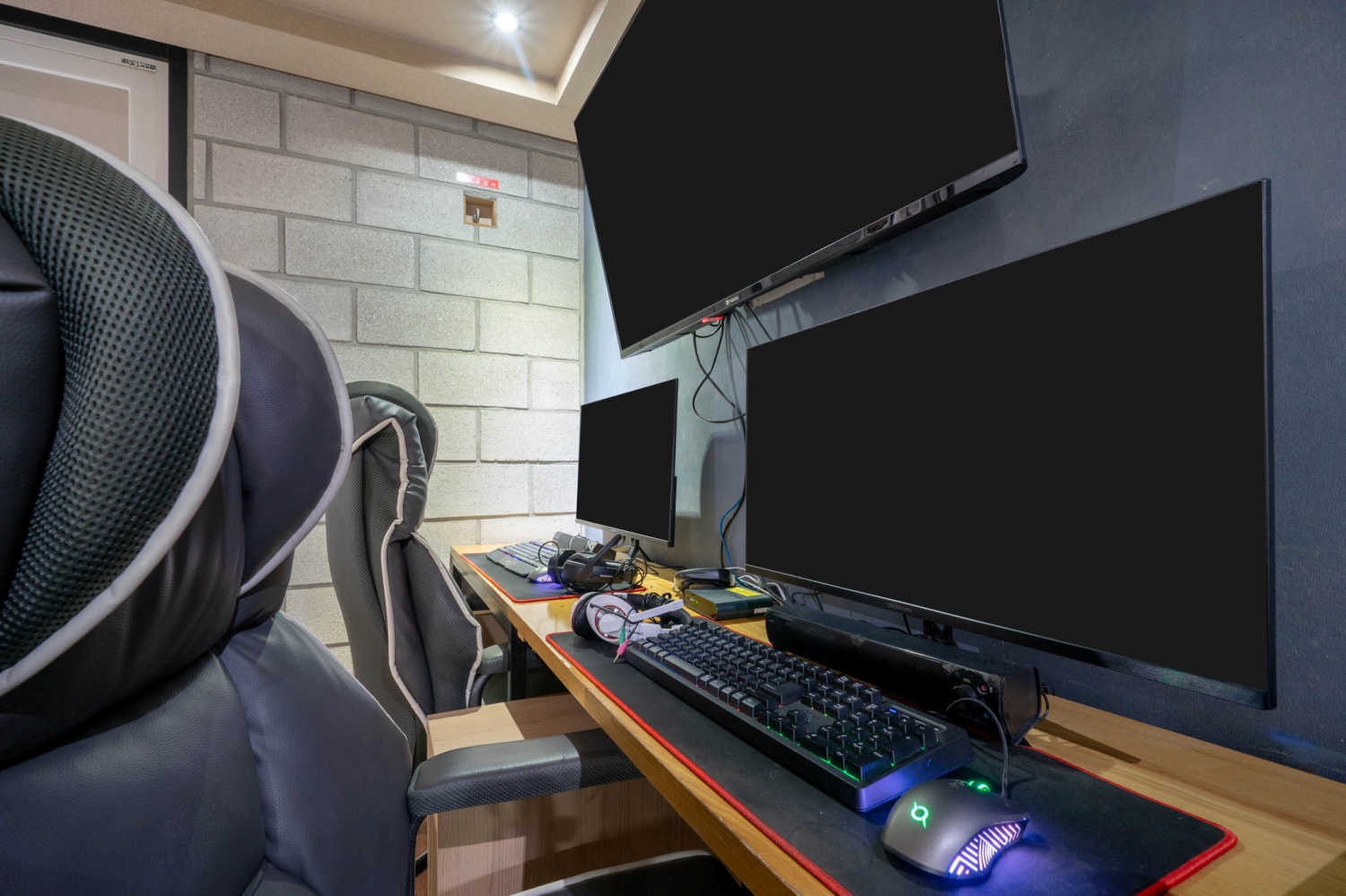 room detail thumbnail 1