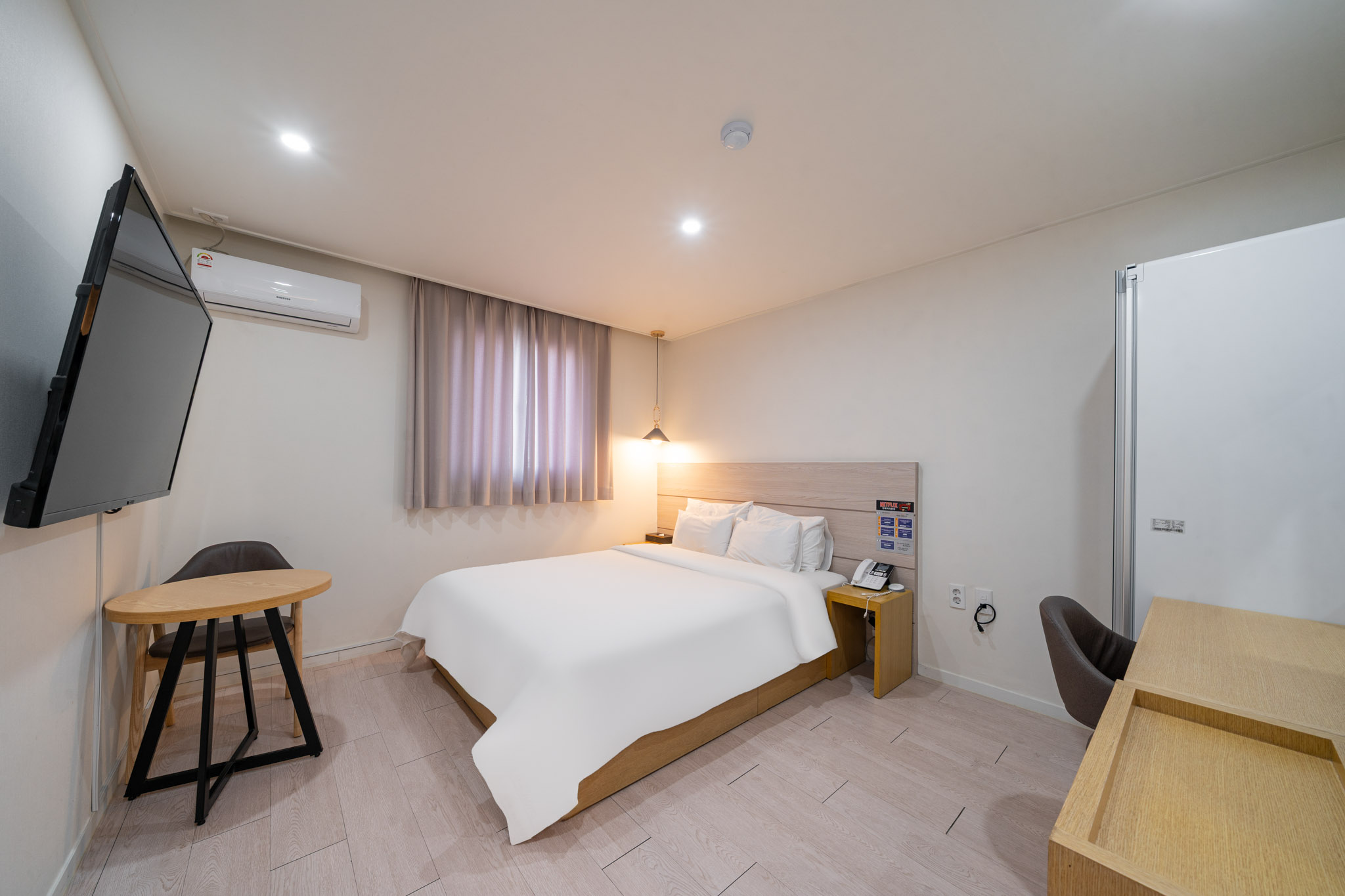 room detail thumbnail 1