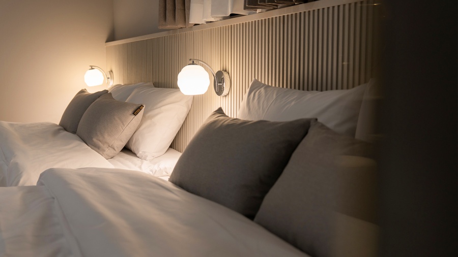 쿼드러플룸(OTT시청가능(개인계정 사용))(호텔식 침구, 공기청정기,75인치 스마트 TV)