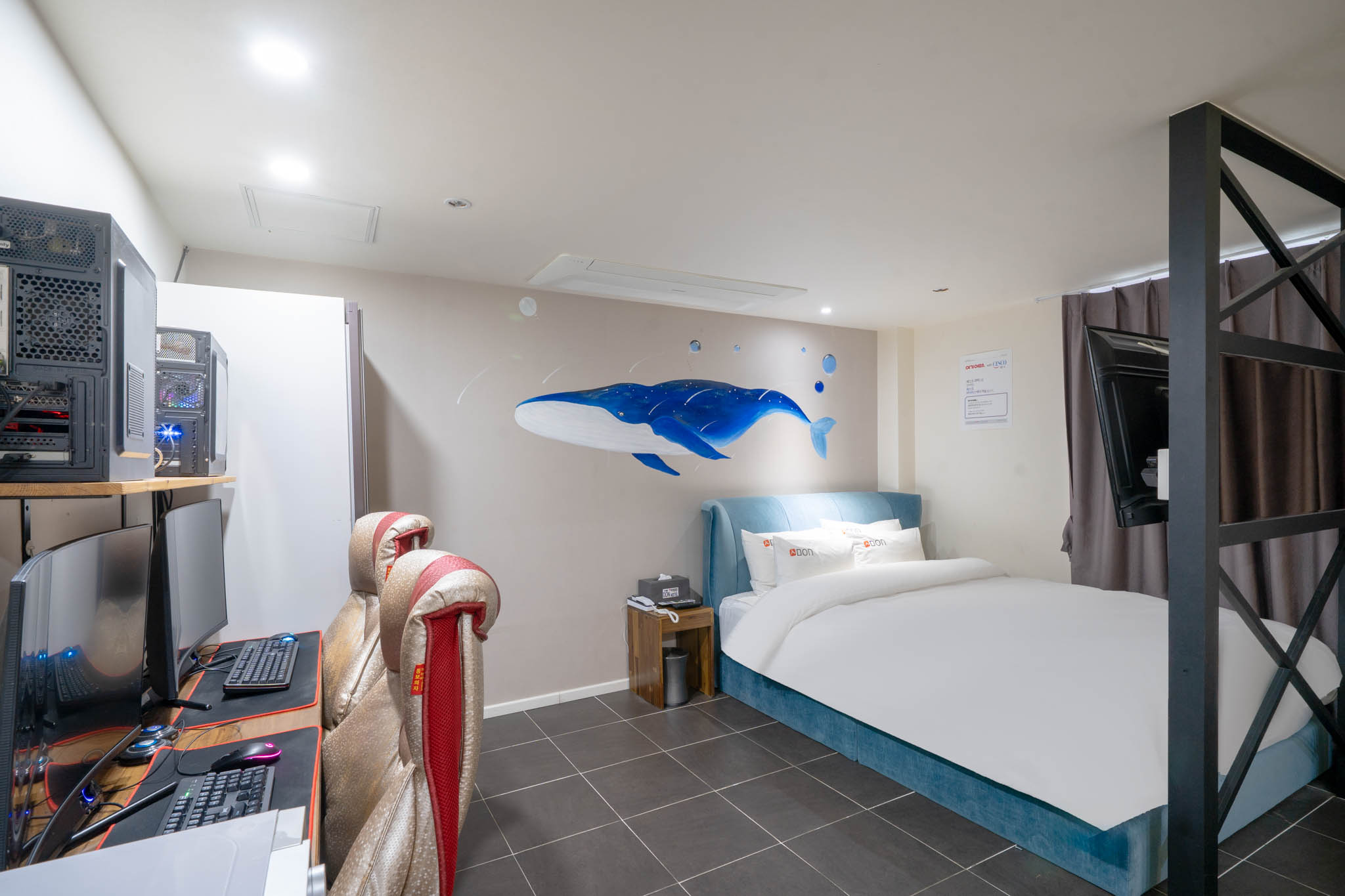 room detail thumbnail 2