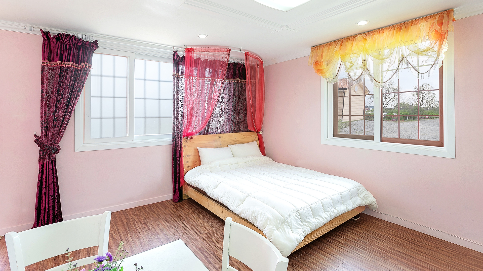 room detail thumbnail 1