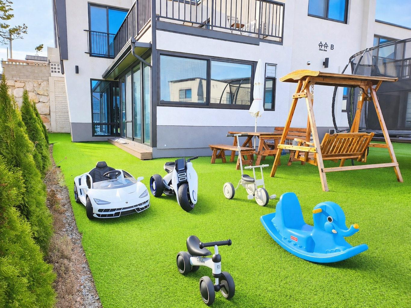 room detail thumbnail 2