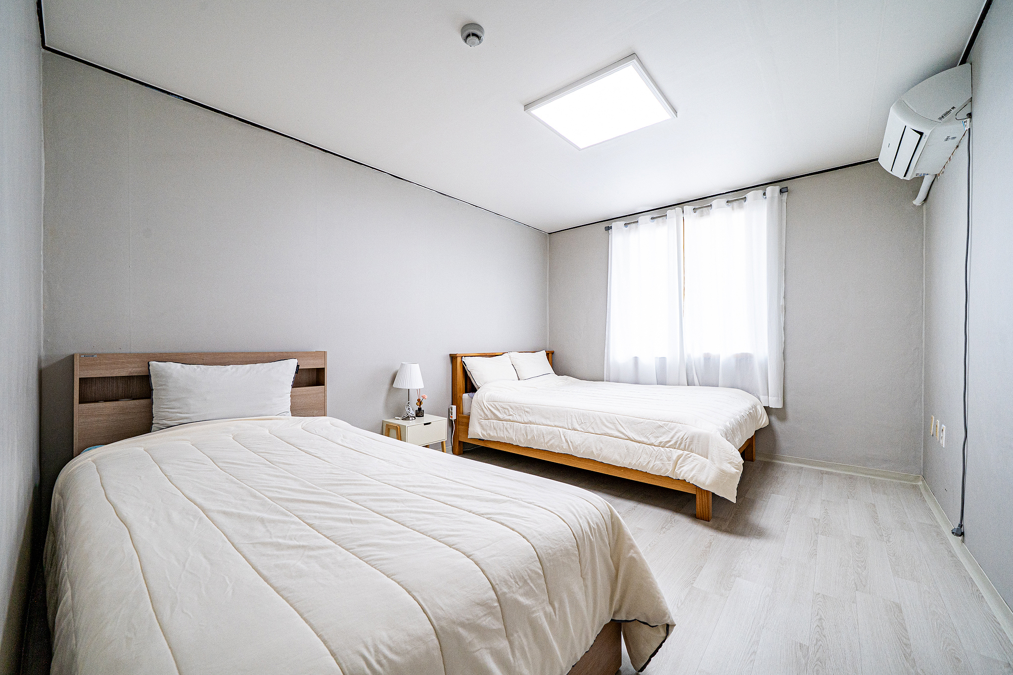 202호 단체룸 방(16명이상 문의)(방3, 화장실2, 개별바베큐)