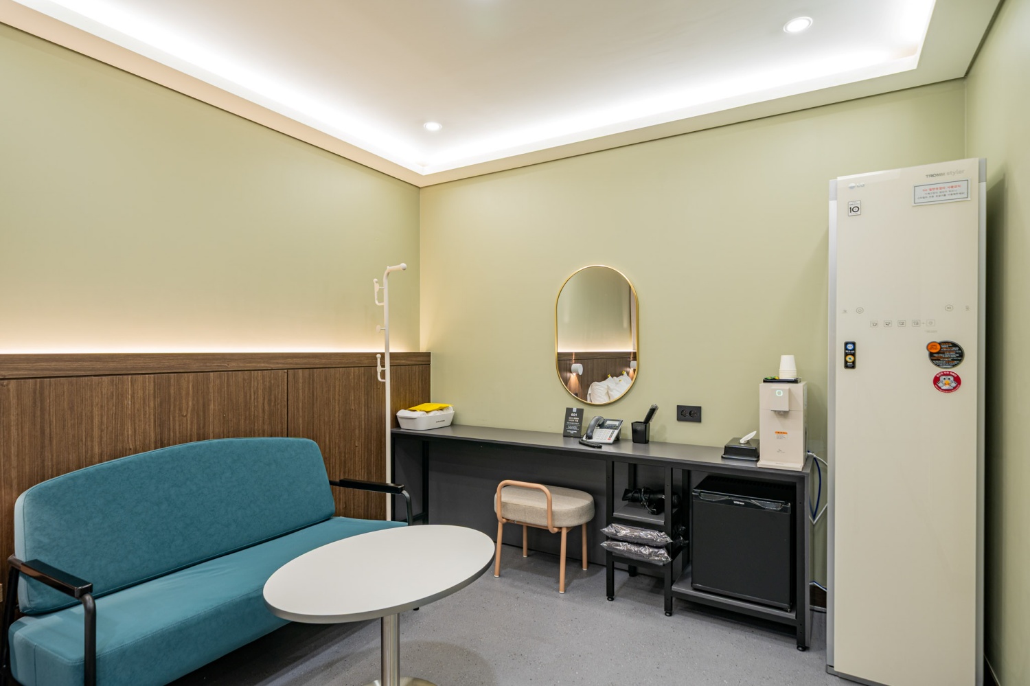 room detail thumbnail 2