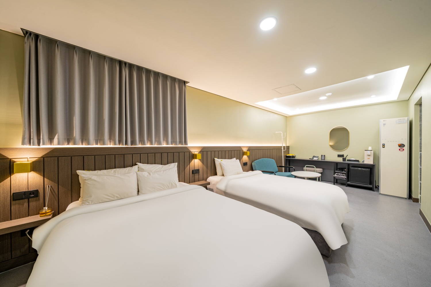 room detail thumbnail 1