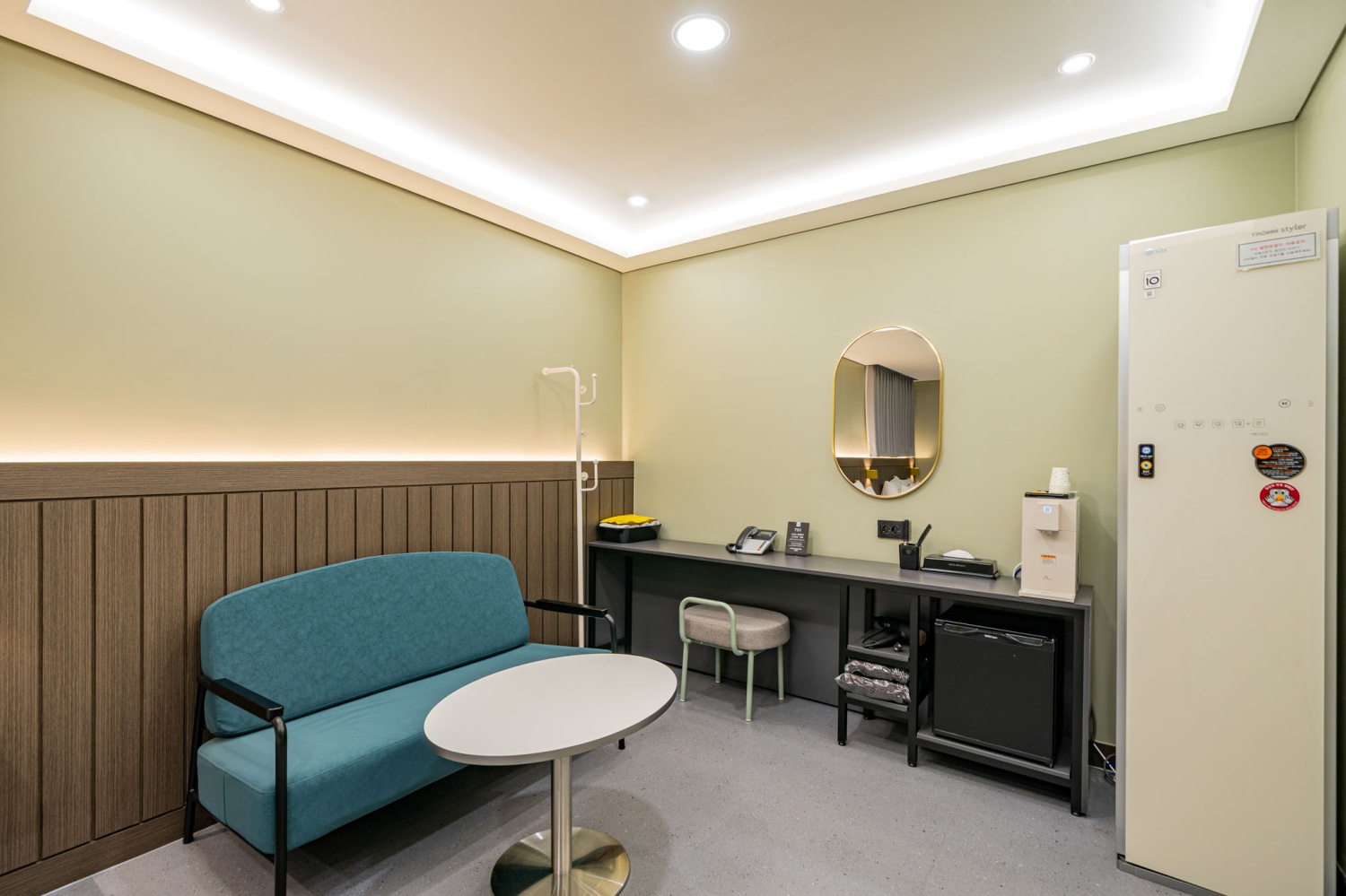 room detail thumbnail 2