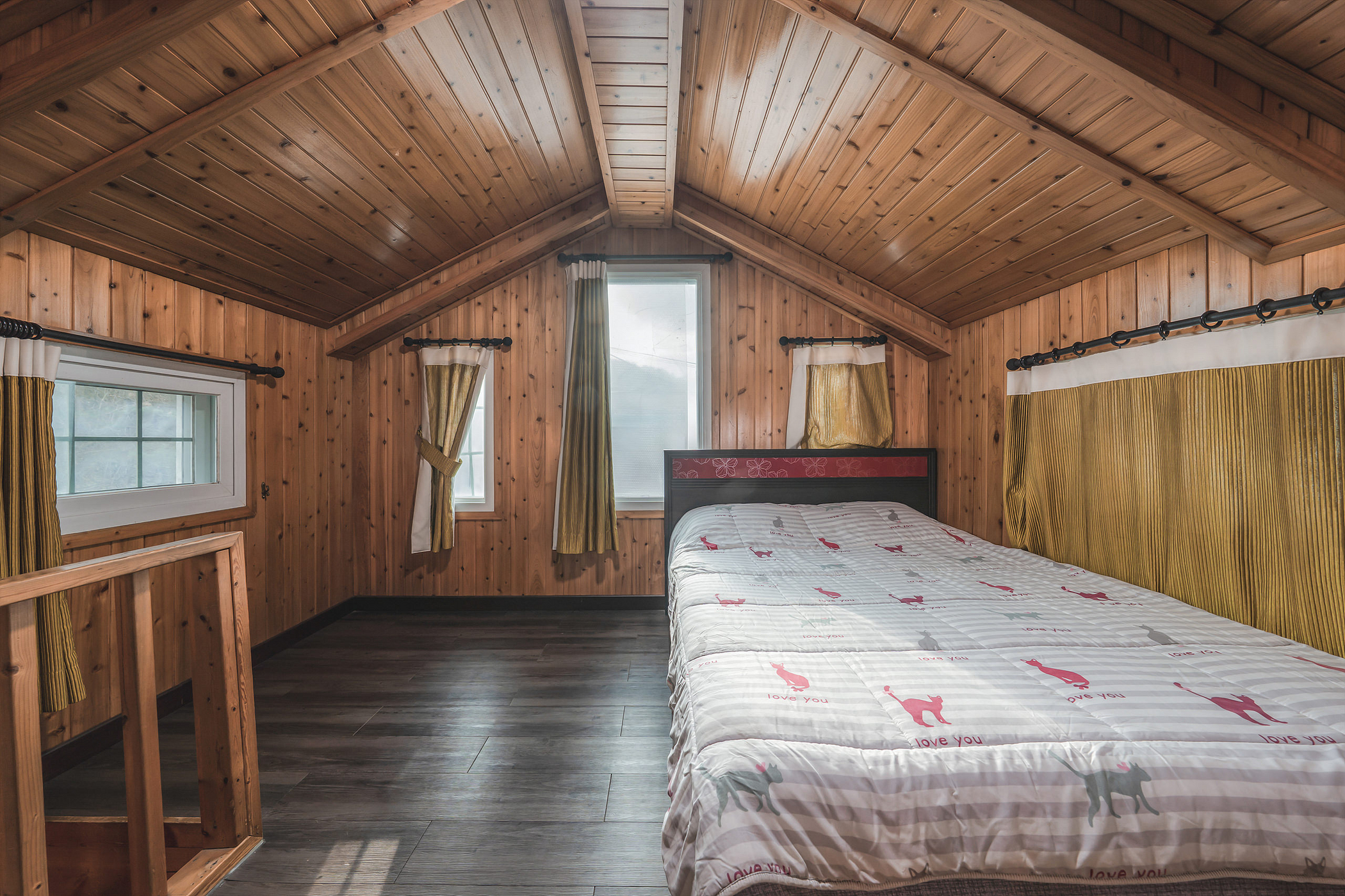 room detail thumbnail 2