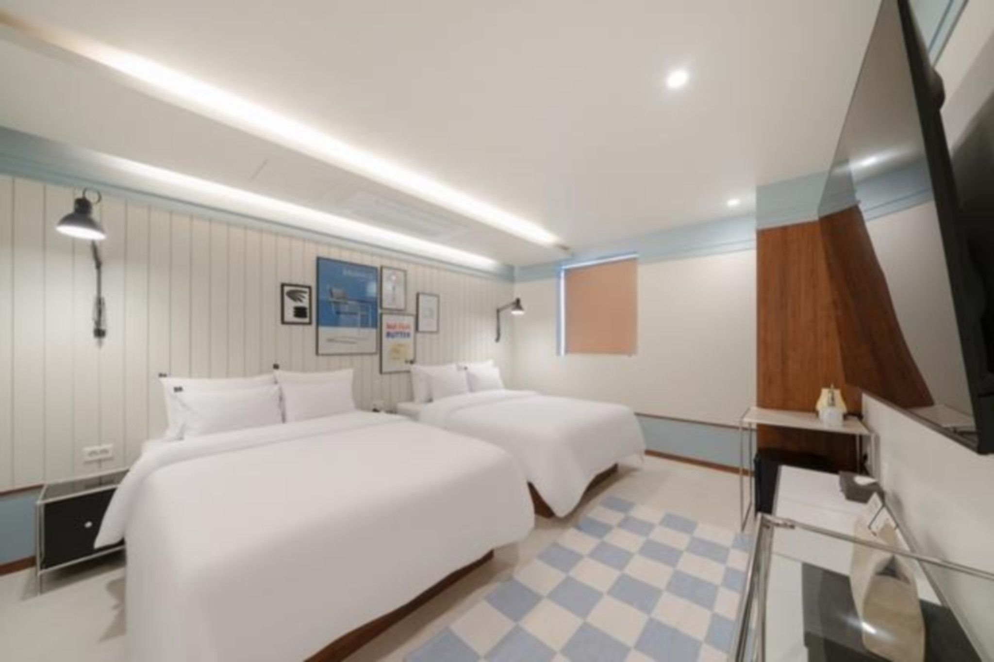 room detail thumbnail 1